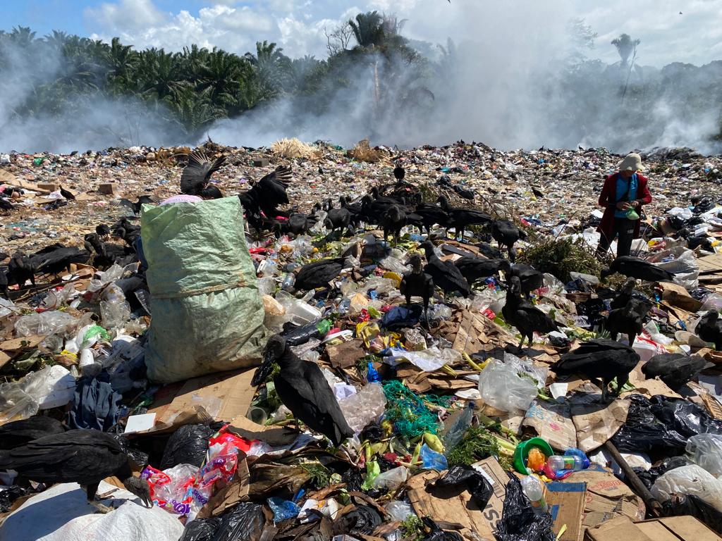 Quema de basura y humos tóxicos en botadero a cielo abierto