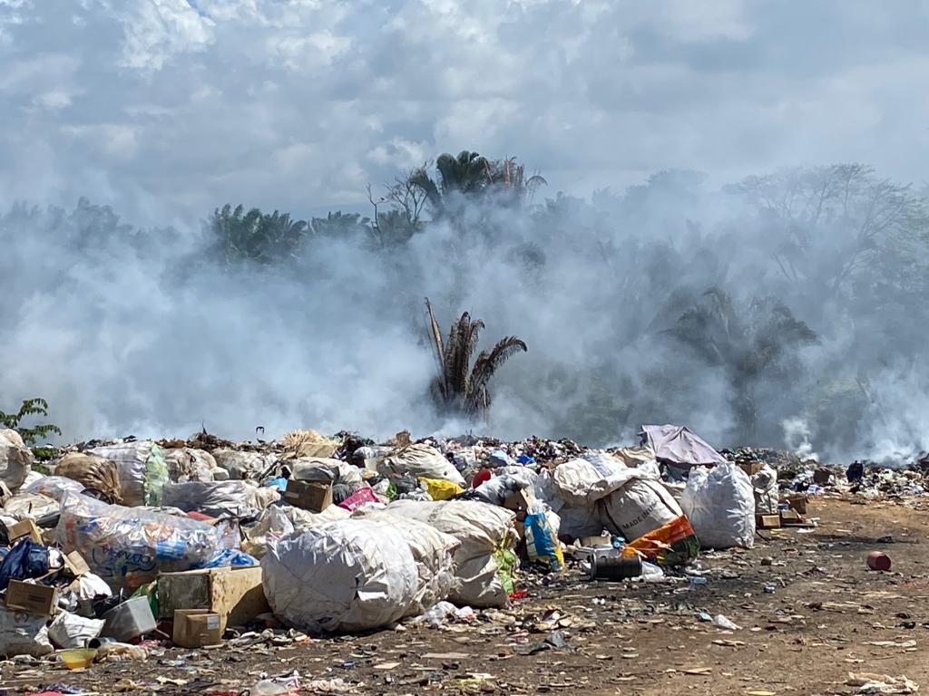 Acumulación masiva de residuos y contaminación ambiental