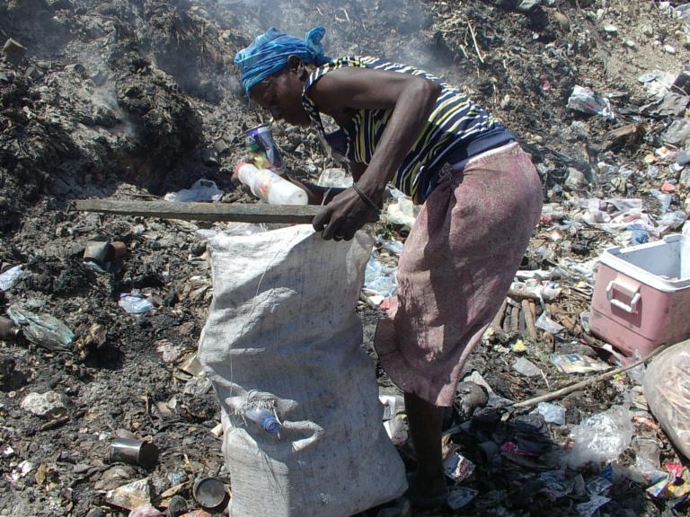 Trabajo informal y vulnerable en botaderos de basura